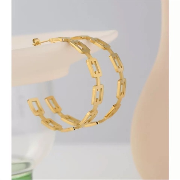 𝅺new 18k Gold Plated Geometric Hoop Earrings - Picture 2 of 8